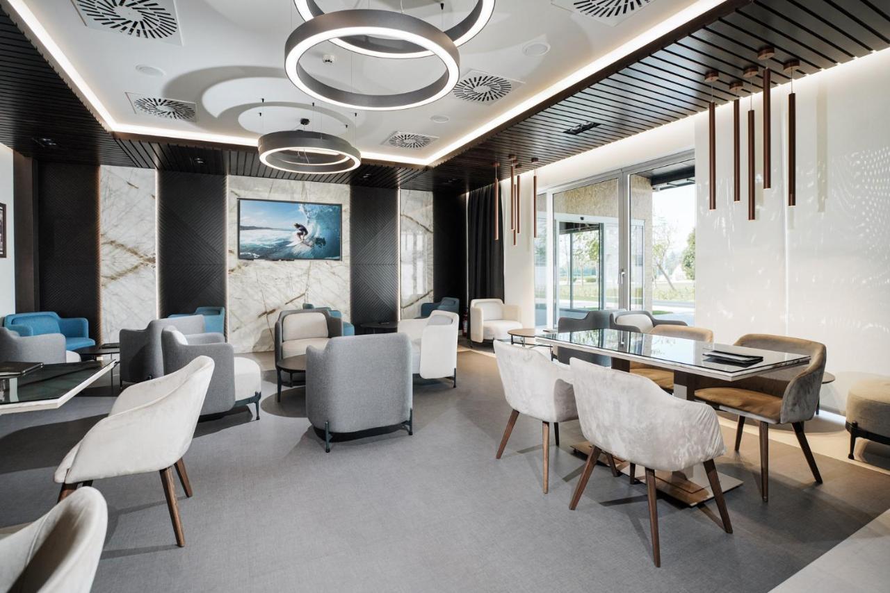 Hotel Srbija Lux Stara Pazova Extérieur photo