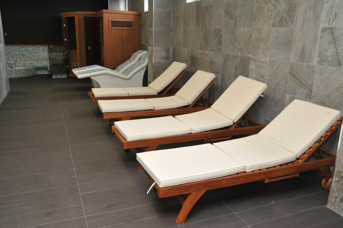 Hotel Srbija Lux Stara Pazova Extérieur photo