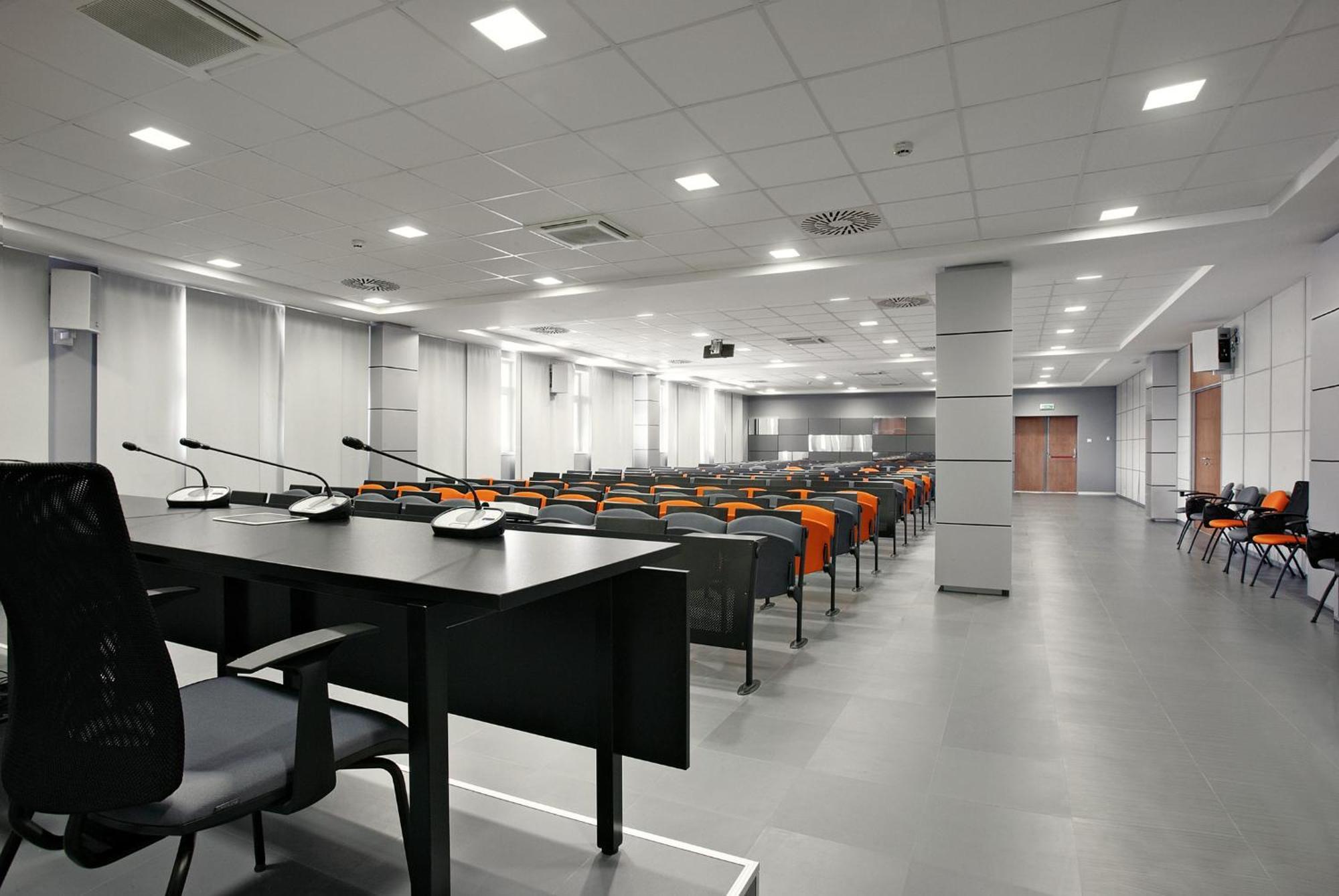 Hotel Srbija Lux Stara Pazova Extérieur photo
