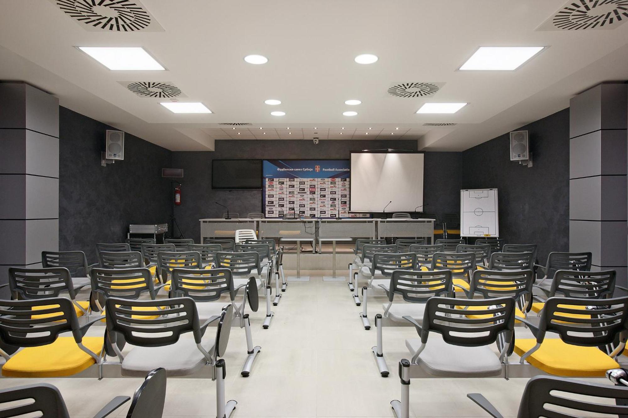Hotel Srbija Lux Stara Pazova Extérieur photo
